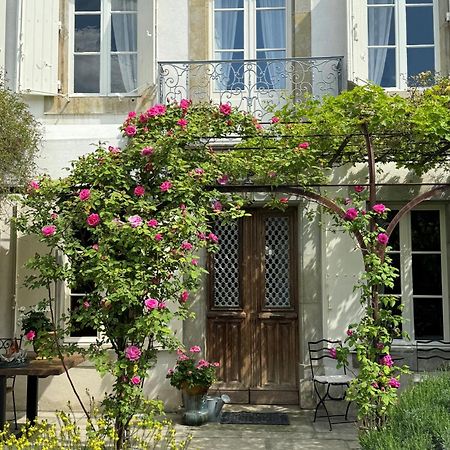 Le Patio Des Senteurs Verzeille Exterior foto