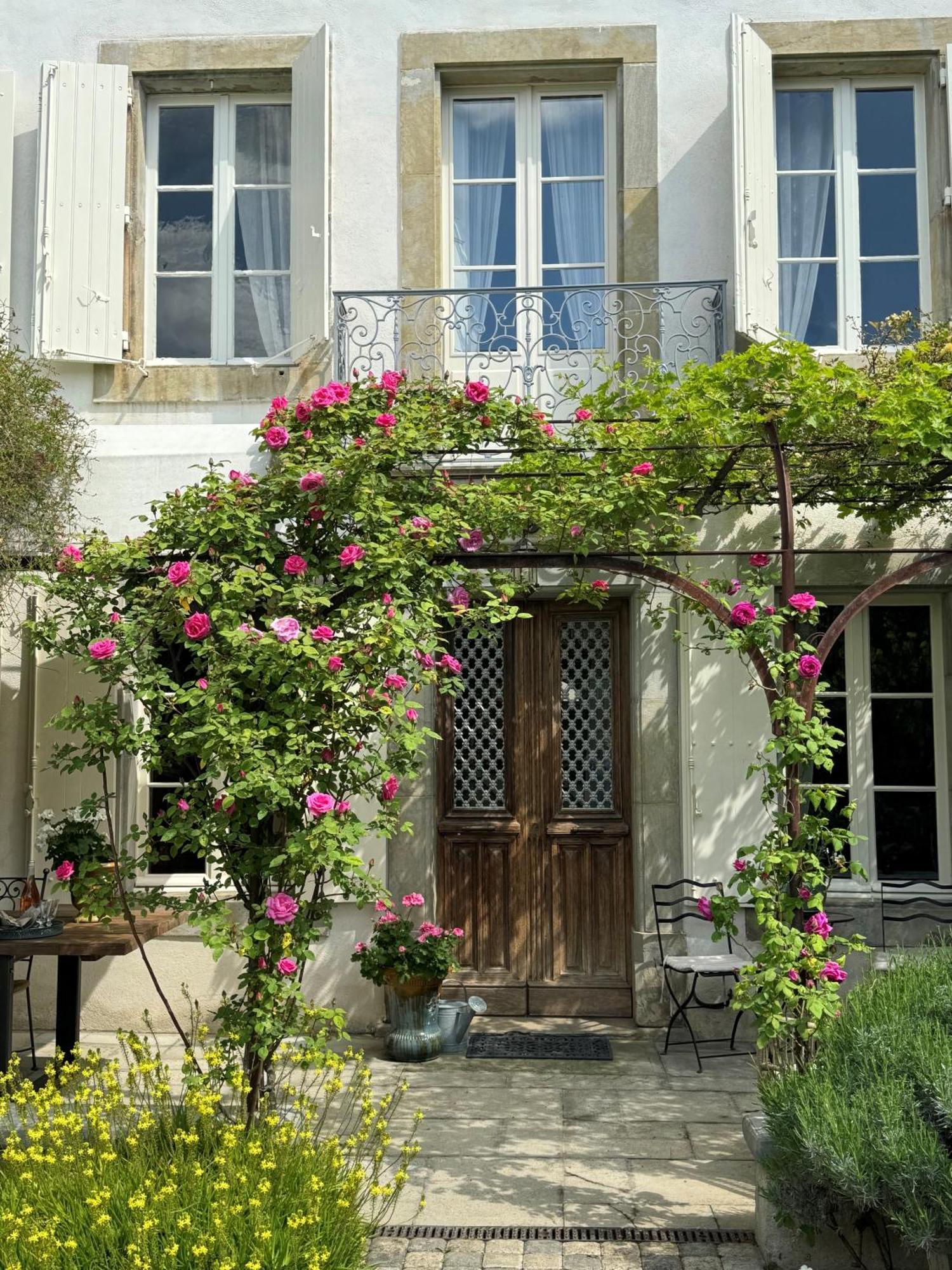 Le Patio Des Senteurs Verzeille Exterior foto